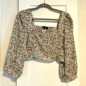 Lulu’s cropped, long sleeve floral blouse
